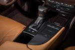 Lexus ES300h 2018 года (NA)